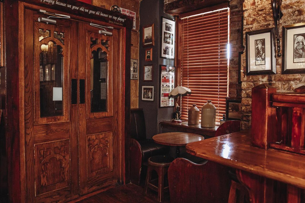 Muskerry Arms Bar And B&B Бларни Екстериор снимка