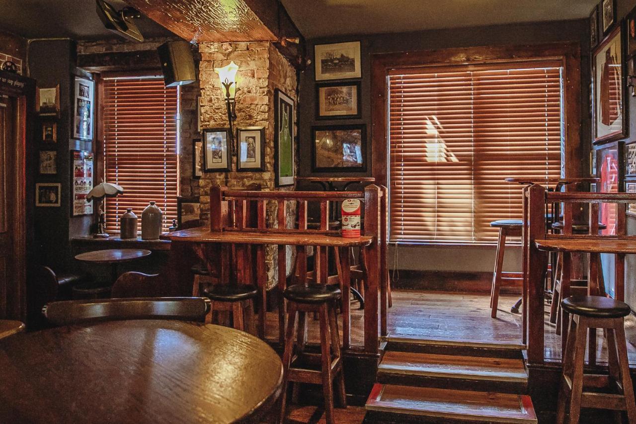Muskerry Arms Bar And B&B Бларни Екстериор снимка