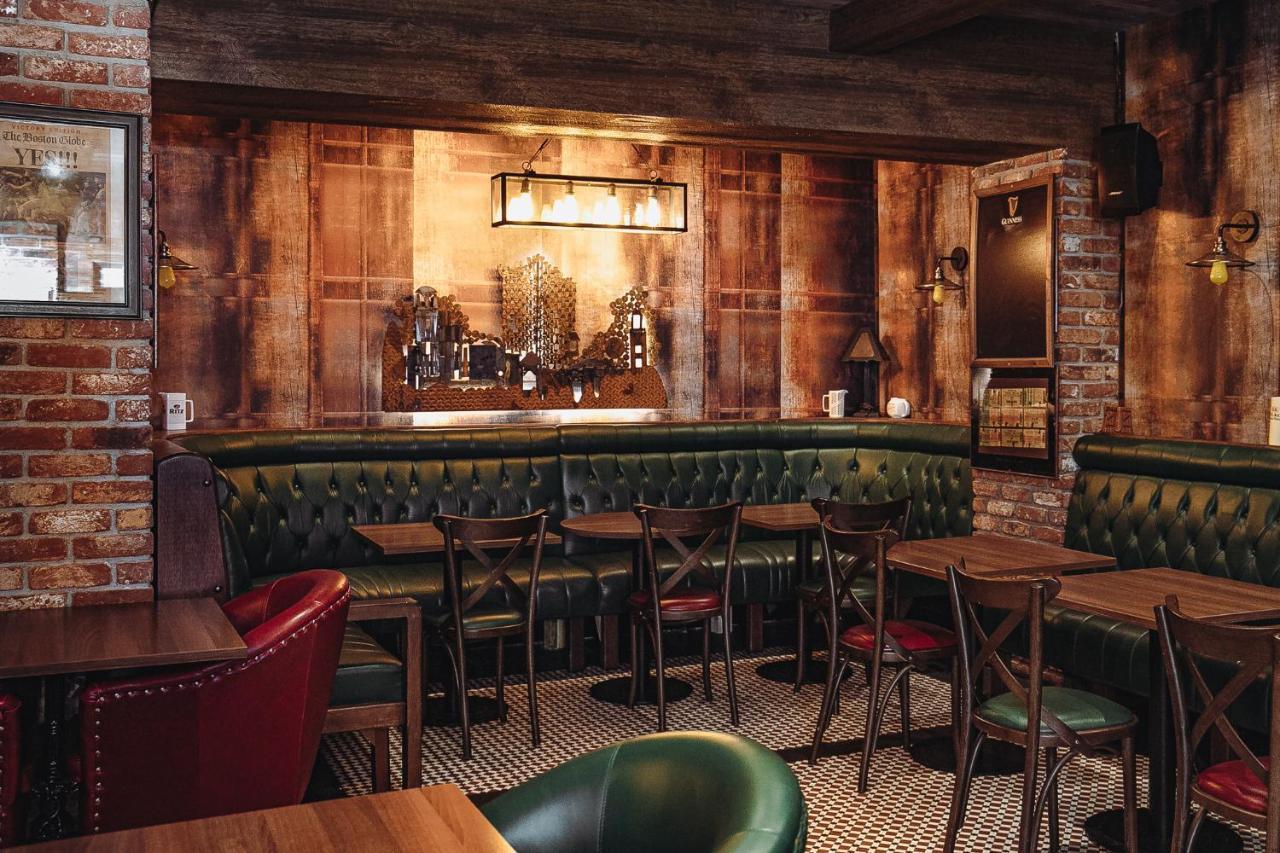 Muskerry Arms Bar And B&B Бларни Екстериор снимка