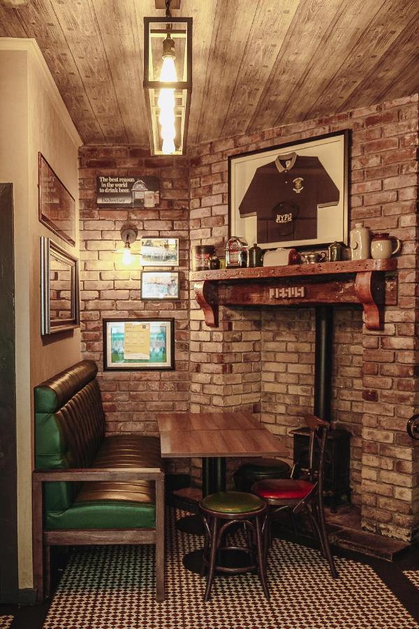 Muskerry Arms Bar And B&B Бларни Екстериор снимка