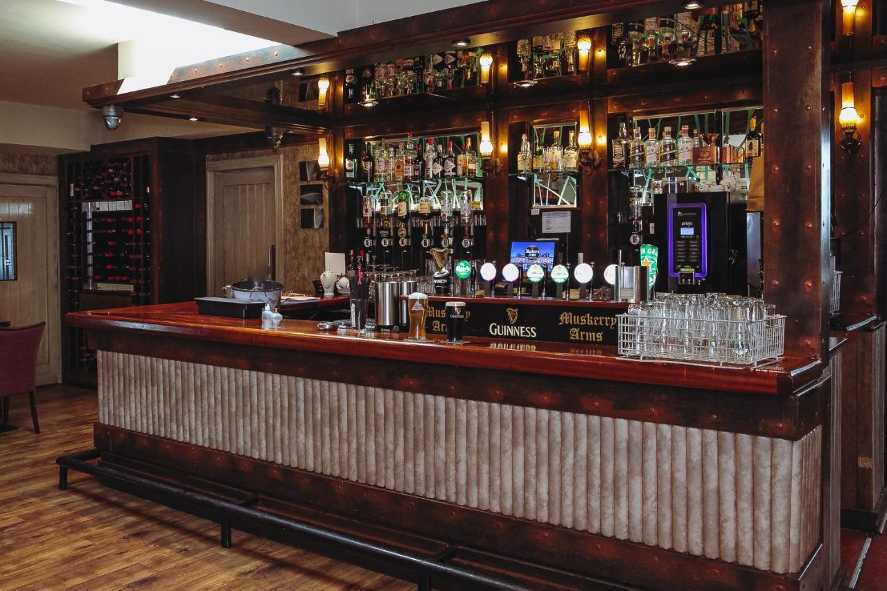 Muskerry Arms Bar And B&B Бларни Екстериор снимка