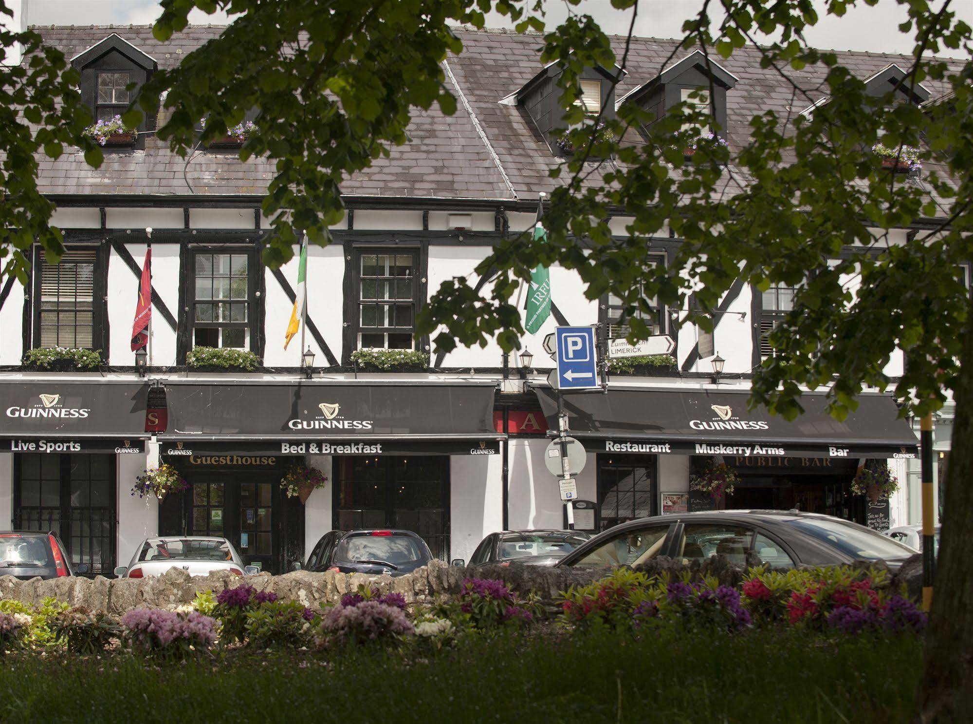 Muskerry Arms Bar And B&B Бларни Екстериор снимка