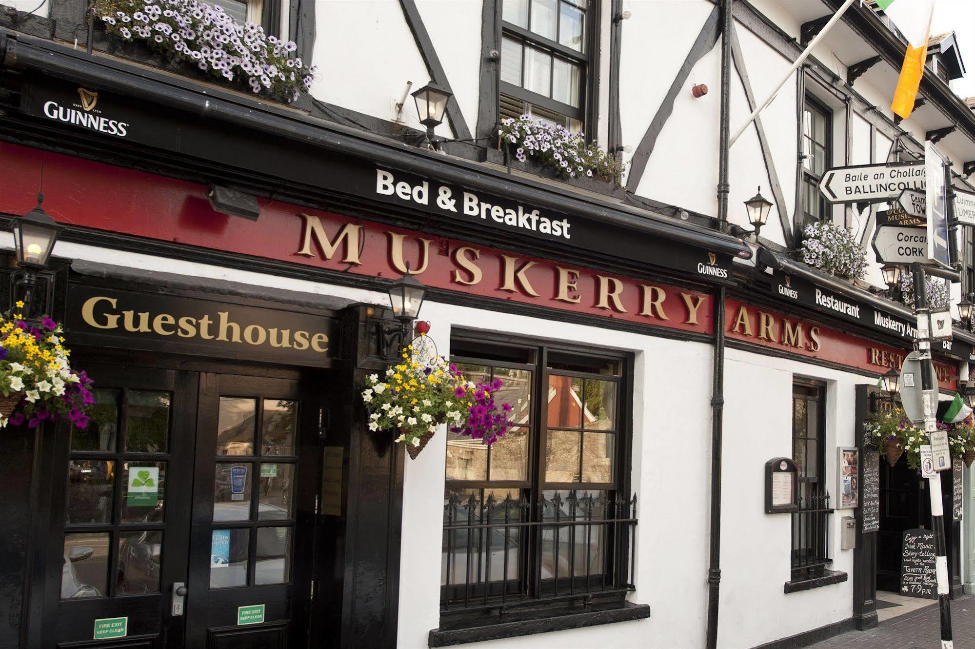 Muskerry Arms Bar And B&B Бларни Екстериор снимка