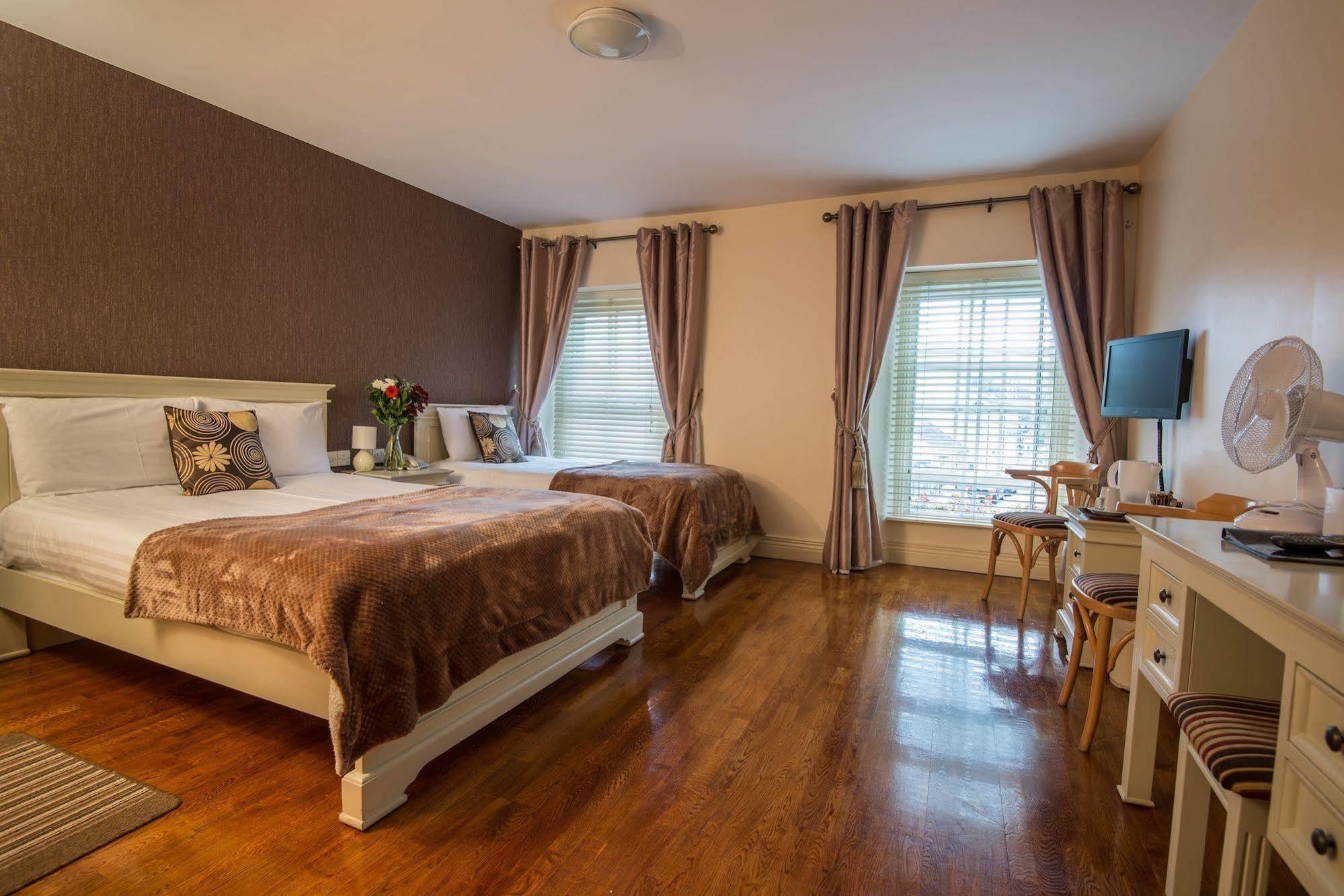 Muskerry Arms Bar And B&B Бларни Екстериор снимка