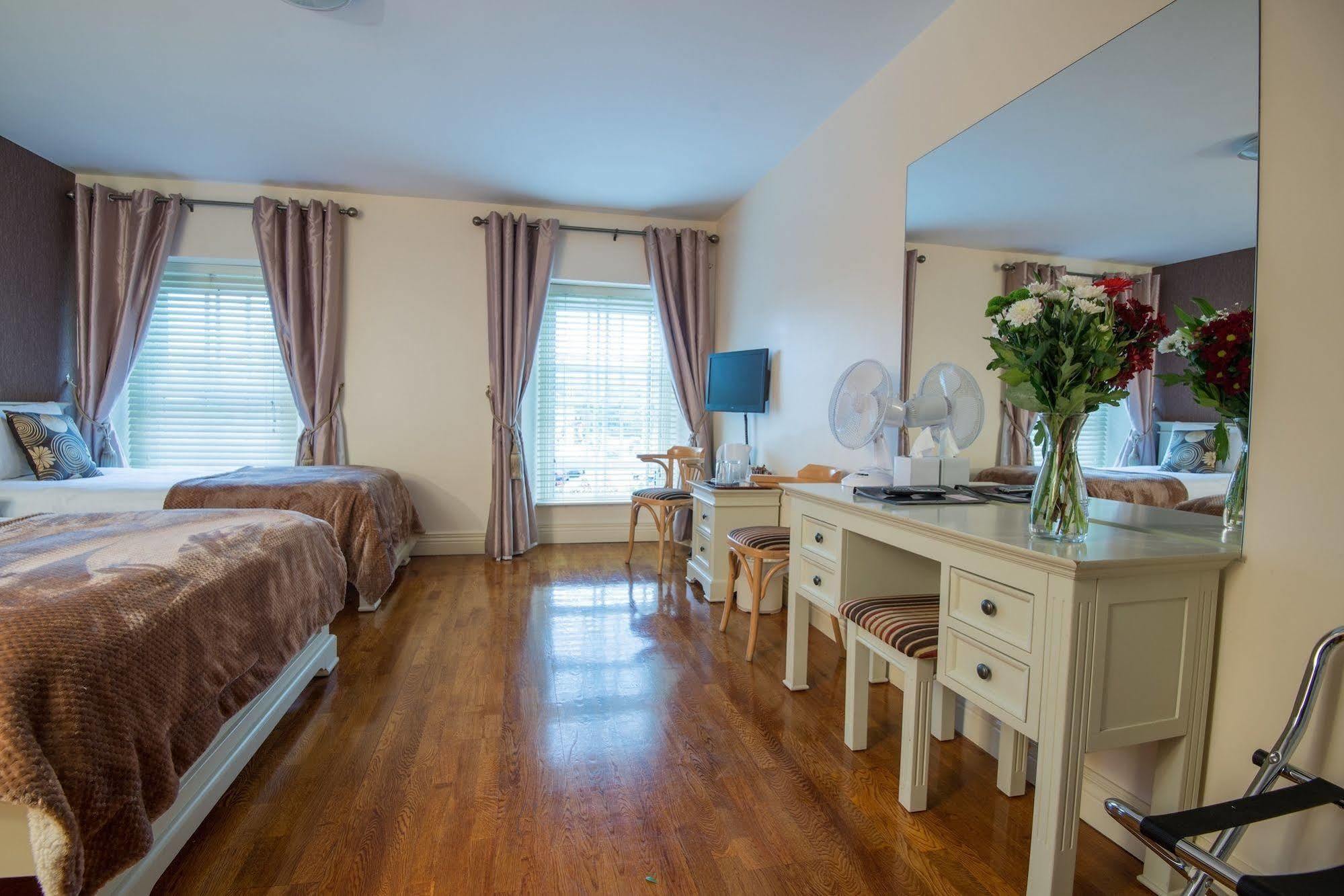 Muskerry Arms Bar And B&B Бларни Екстериор снимка