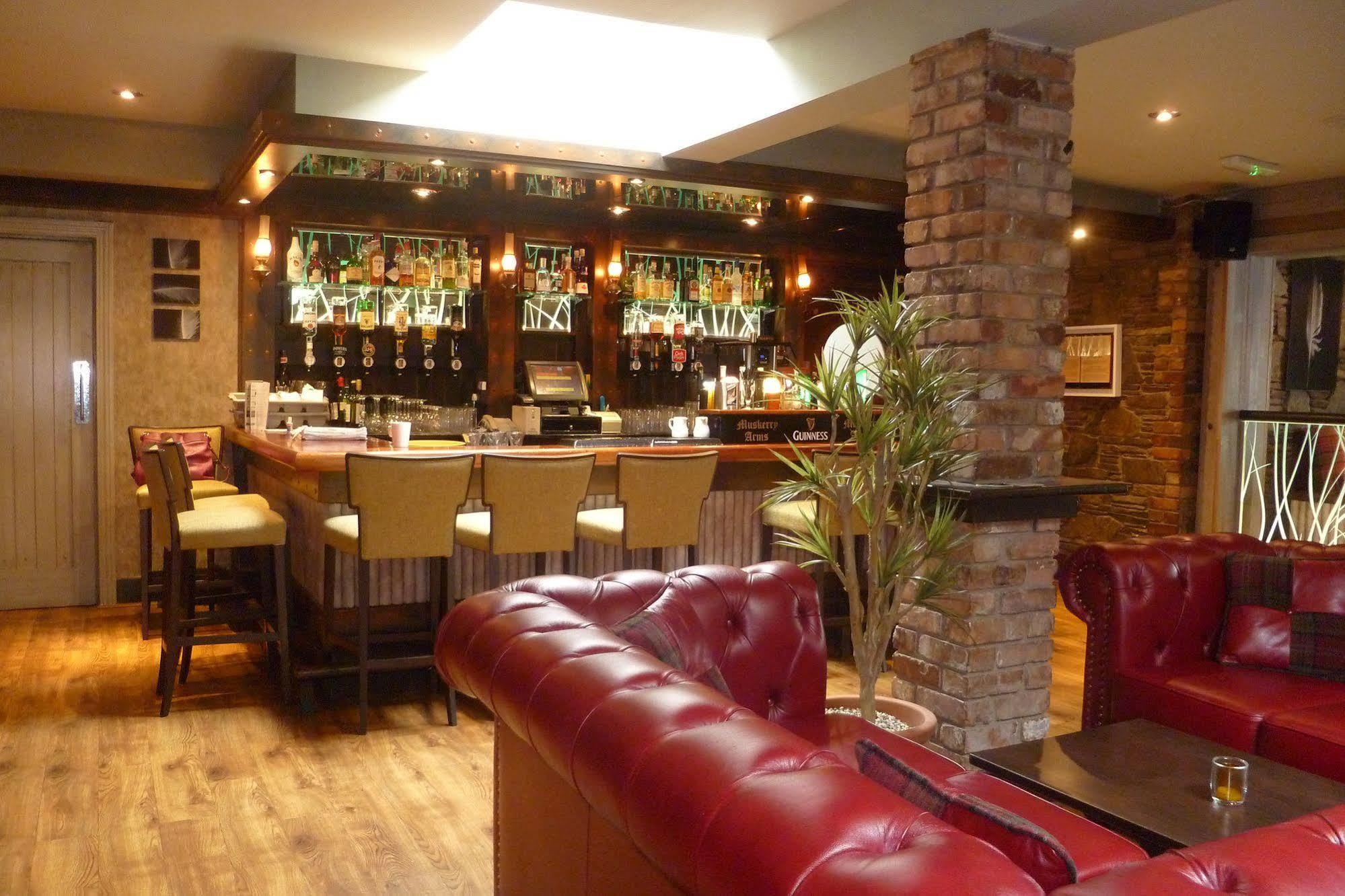 Muskerry Arms Bar And B&B Бларни Екстериор снимка